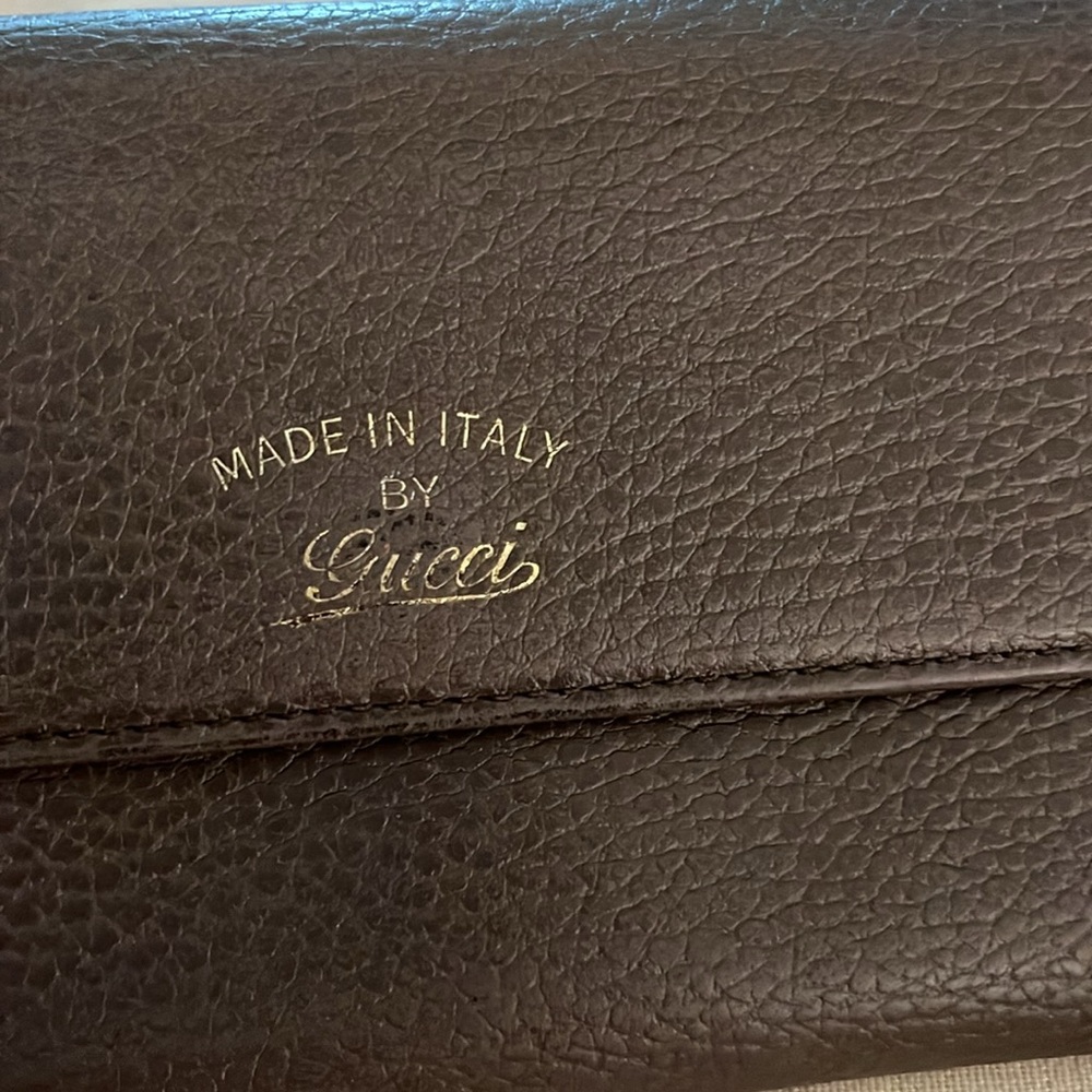 GUCCI. CLASSIC. Fits a Apple iPhone perfectly!!! Euc. - Picture 5 of 14